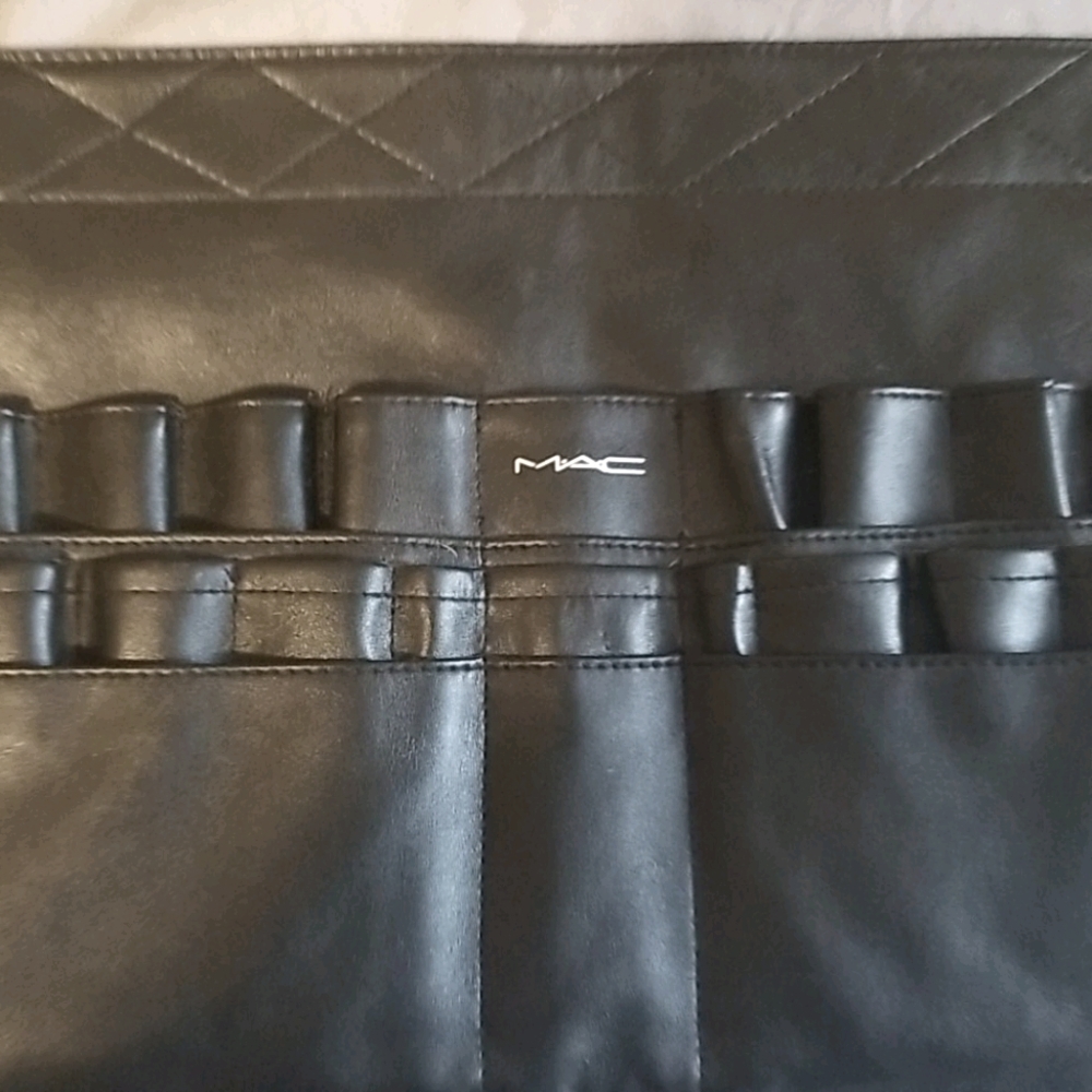 NWOT MAC COSMETICS BRUSH BELT